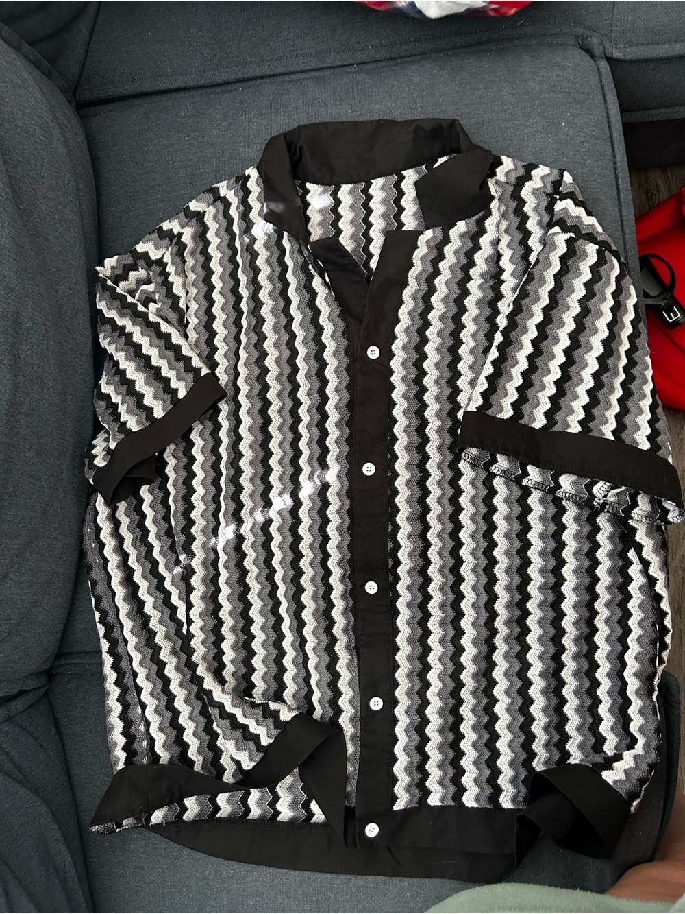 Men’s Vintage Style Black & White Zigzag Button-Up Shirt